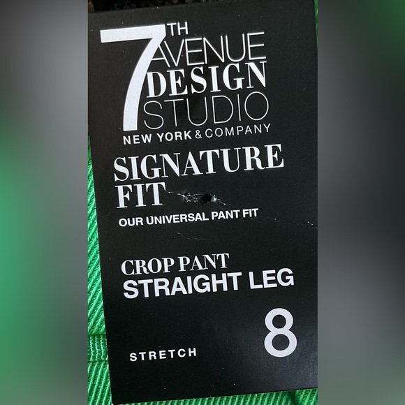 New York & Company Green Cropped Pants With Straight Leg - Picture 3 of 13